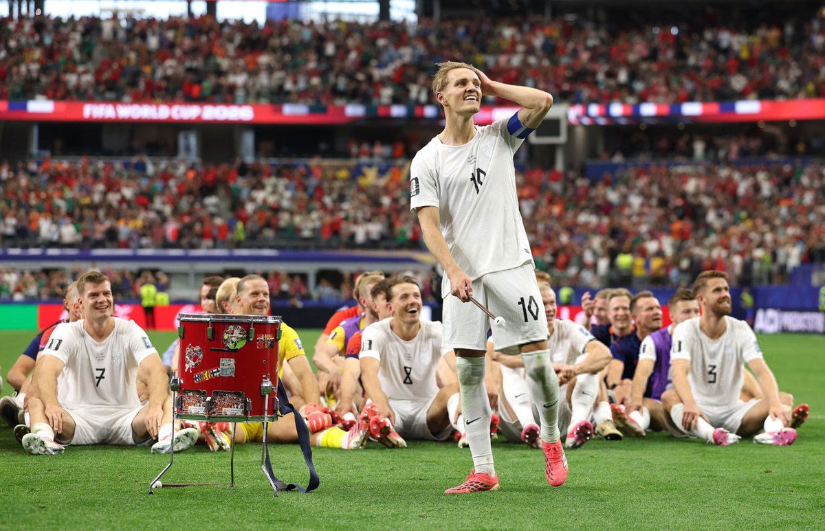 afcstuff's tweet photo. Martin Odegaard, once again, leads as the Norway squad &amp; their fans do the iconic Viking Row after their World Cup round-of-32 win over Ivory Coast. 🥁🚣 https://t.co/gw8DuGyt4M