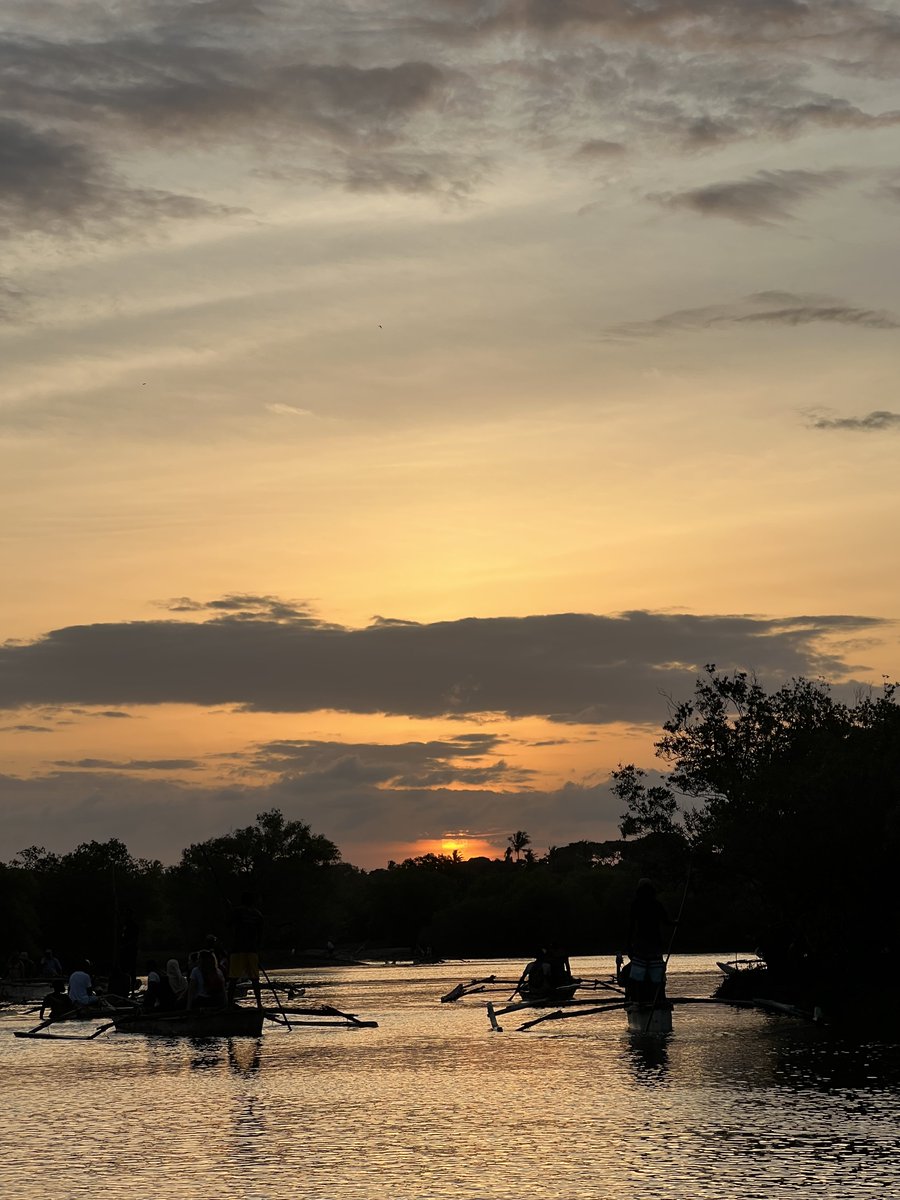 mumz__'s tweet photo. Sucker for sunsets😊 https://t.co/nxZq1xxd60