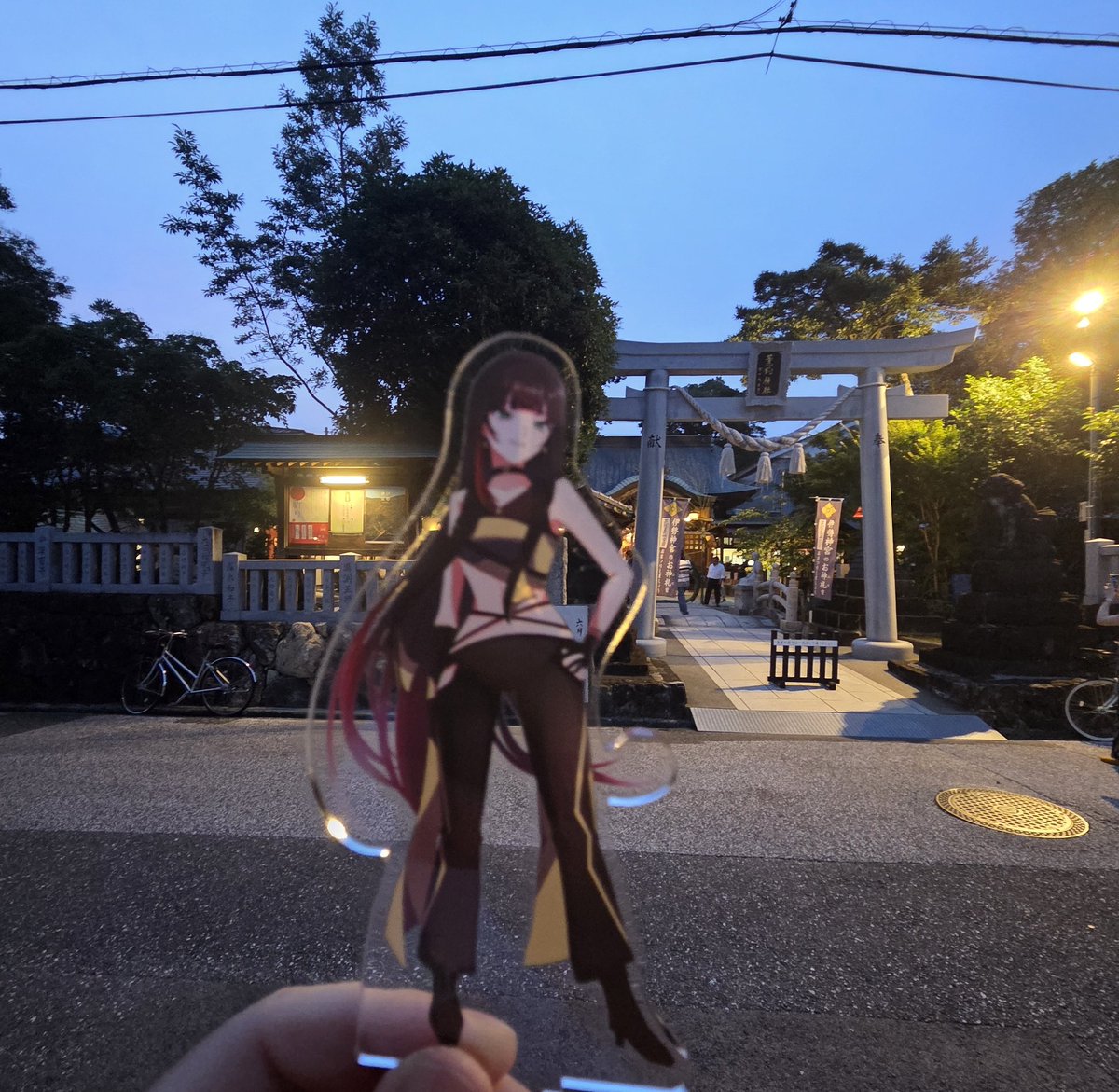 star_quickly_'s tweet photo. #百瀬ヒバナ

「わぬけさま」という地元のお祭りにて

【無病息災】や残り半年を健やかに過ごせますようの願いが込められた「茅の輪」の御守りと共に御神籤を購入

7/11のツーマンLIVEの成功
活動での更なる活躍と、いつまでも健康でいて欲しい祈願してきました https://t.co/rmf4T56vYg
