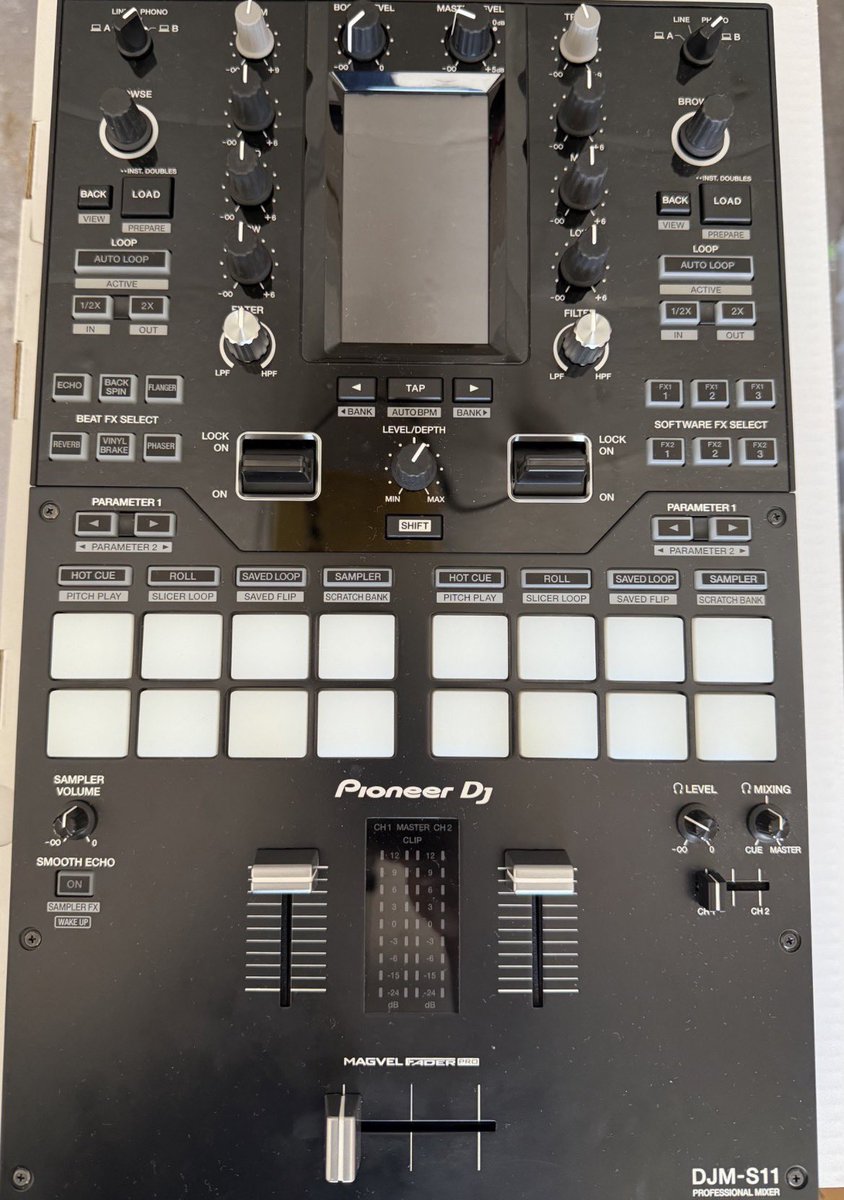 deejaykalz_'s tweet photo. Good evening entertainers !
I ask you to kindly like or repost, my next customer could be on your Timeline.

• Pioneer Rev 7 at Ugx 7.5m
• Pioneer Rev 5  at Ugx 5.5m
• Pioneer mixer Djm S9  at Ugx 5.5m
• Rane Mixer 72 at Ugx 5m
• Pioneer Flx10 at Ugx 8m
• Pioneer Mixer Djm S11 at Ugx 10m

📞 0753713880 / 0782211743