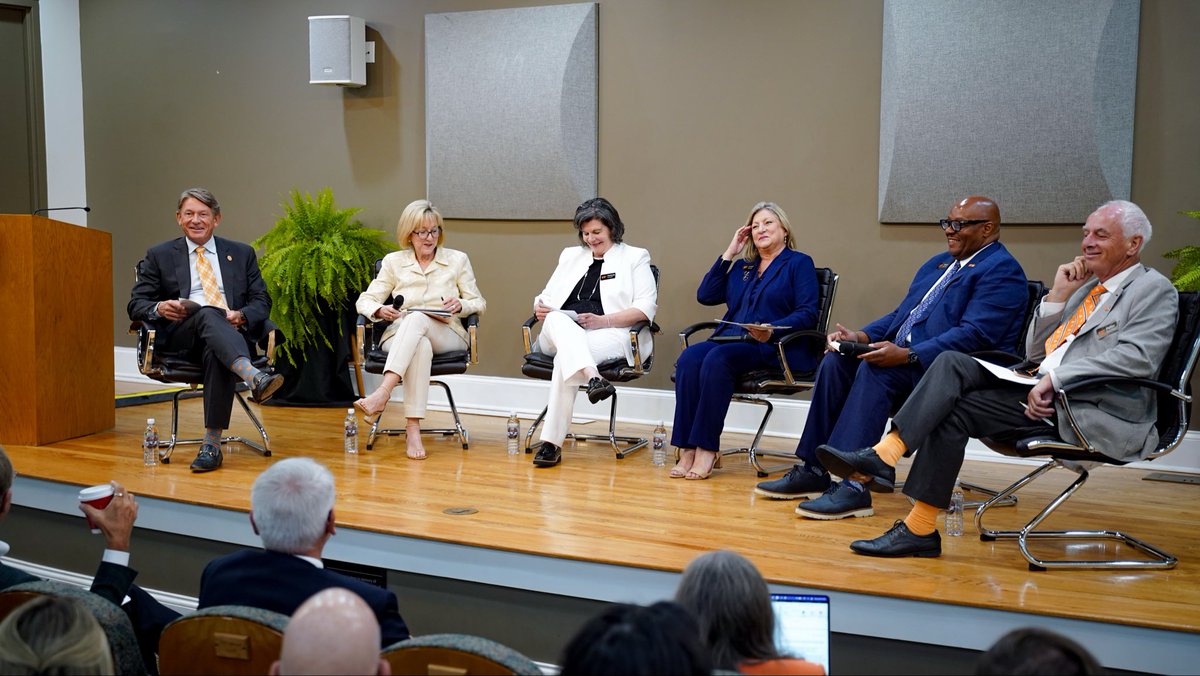 DondePlowman's tweet photo. Had a great conversation with my colleagues today on how each campus is implementing initiatives to ensure student success. Grateful to be part of a team that values collaboration, innovation, and creating new ways to enhance our Volunteer experience through student success. https://t.co/WWppZzcu6N