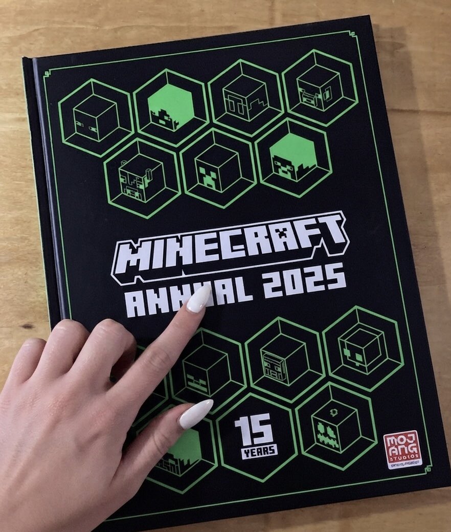 nasacraft86's tweet photo. I picked up this book recently, and it’s really shaping the way I’m thinking about the future of my Imperial Guards for my new empire on NovaCraft.

I want them to feel like more than just soldiers, I want them to feel like a true elite warriors, any suggestions with armor trims https://t.co/frpbtj6QzI