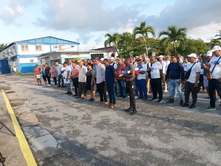 MatyV85018's tweet photo. Acto de levante de la veda de la Langosta en la empresa Pesca Isla. #IsladelaJuventud
#SentirPinero https://t.co/mTV9C5ShFo