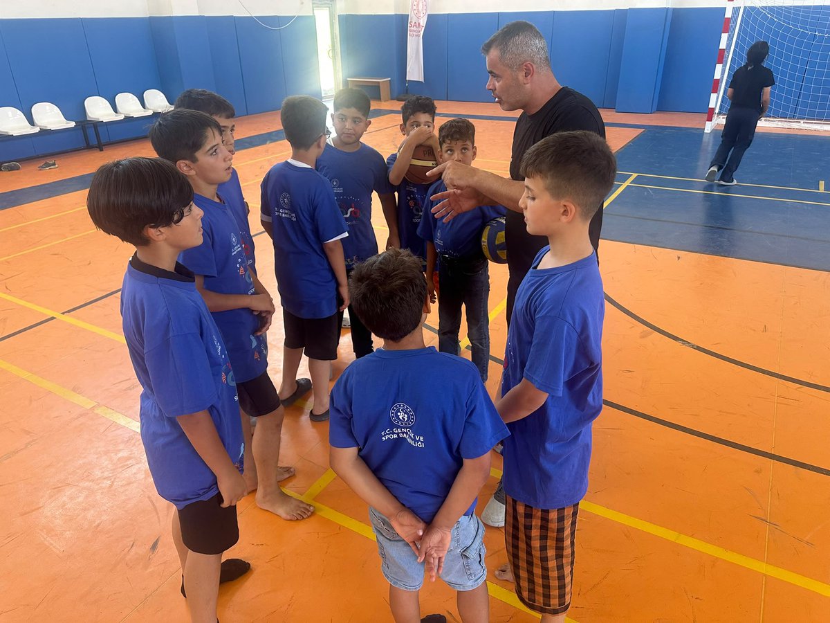 samsatgsim's tweet photo. Gençlik ve Spor Bakanlığımız tarafından her yıl düzenlenen GSB Spor Okulları ve GSB Engelsiz Spor Okulları programlarının 2026 yılı açılışı, İlçe Müdürlüğümüz koordinesinde Samsat İlçe  Spor Salonu'nda gerçekleştirildi. https://t.co/jeaE8OzqtT
