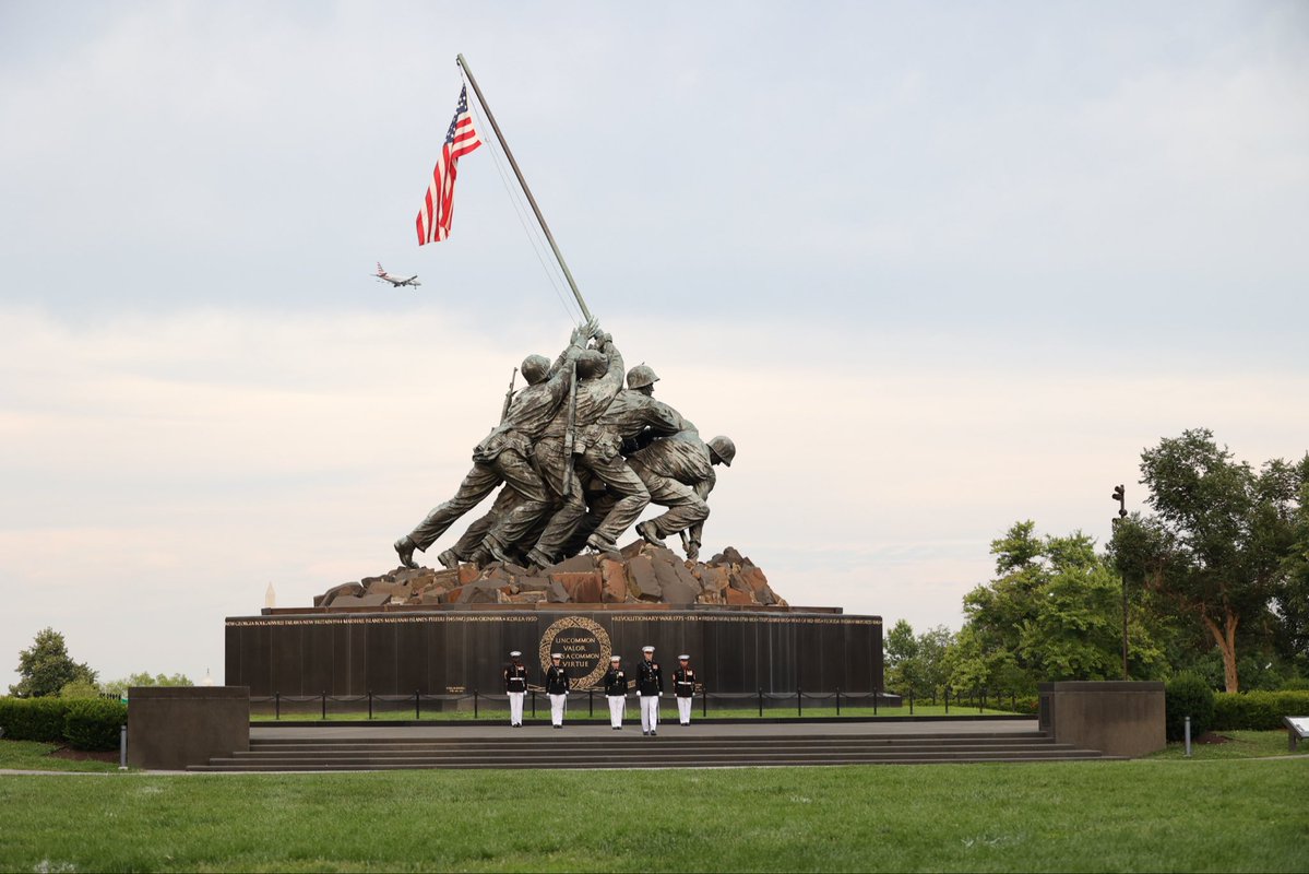 Marine Barracks Washington tweet media