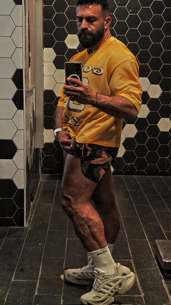 GuyMotola's tweet photo. Trunks trunkin'
#LegDay #Quads #Bodybuilding #GymLife #Physique #Fitness #QuadSweep #Muscle #Shredded #CuttingSeason https://t.co/zzE2PgHfRU