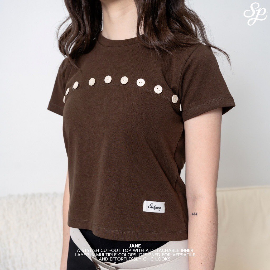 farenfern____'s tweet photo. @Tarnswn (2) เห็นโทนสีนี้แล้วนึกถึงเสื้อยืดร้านนี้เลยคับเบสิคแต่สีน่ารักมากใส่ได้บ่อยแน่นอน 💛
; https://t.co/OgeziebvDK

(3) ตัวนี้มีลูกเล่นที่กระดุมใส่ปลดได้หลายแบบเลยคับ 🪄
; https://t.co/DlNpGdVITW

(4) รองเท้าแมรี่เจนโดยช่างคนไทย สีน้ำตาลน่ารักมากค่ะ 🤎
; https://t.co/VFMg4JUTfM https://t.co/mcq3Zbaqmj