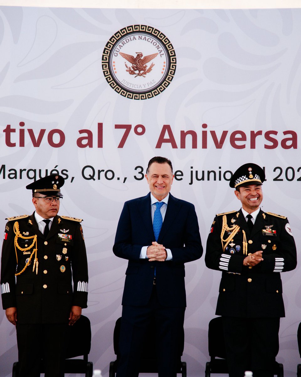 makugo's tweet photo. Acudí este día al acto conmemorativo por el séptimo aniversario de la Guardia Nacional, agradeciendo la invitación del Coordinador Estatal, General Brigadier Guardia Nacional de Estado Mayor Ricardo Meléndrez Cervantes.

Fortalecemos la paz y la seguridad de #Querétaro y todo México, trabajando en forma coordinada.