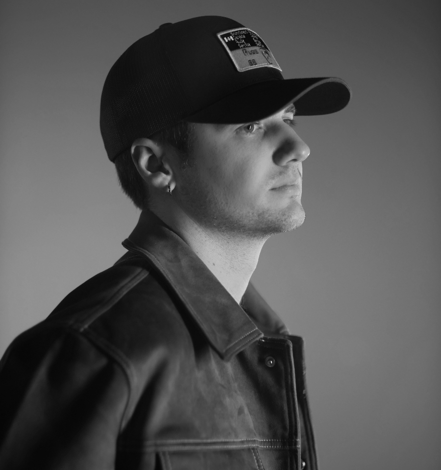 WHYTTMAGAZINE's tweet photo. Canadian country-rock artist Darren Day talks inspiration, life on the road, and the story behind his infectious new single, Dyin' For The Summertime. 

Read the interview. 👇
https://t.co/kfGmlkOCgQ

By @GuitarGuyCP 

☀️Stream the track, and discover a new summer anthem. 

🎧 #CountryMusic #NewMusic #DarrenDay #CountryRock #NowPlaying