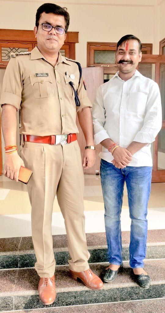 deepaksharmazad's tweet photo. मातृभूमि की सेवा में समर्पित, उत्तर प्रदेश के जनपद एटा में नगर अधीक्षक पुलिस (SP City) के पद पर कार्यरत प्रिय बड़े भैया श्री @shwetabhasp  जी को जन्मदिवस की हार्दिक बधाई एवं अनंत शुभकामनाएँ। 💐🎂 https://t.co/3bU6D5lo3e
