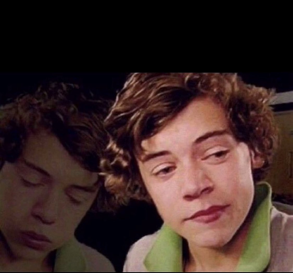 idorealex's tweet photo. the night changes x falling x history thing harry did was diabolical. what the fuck is this man doing bro. AND RAPPING KIWI IN THE MIDDLE OF WATERMELON SUGAR DURING MULTIPLE SHOWS. WTFFFFF IM UNWELL

#onedirection #harrystyles #1D #wtf https://t.co/2yJ088poOH