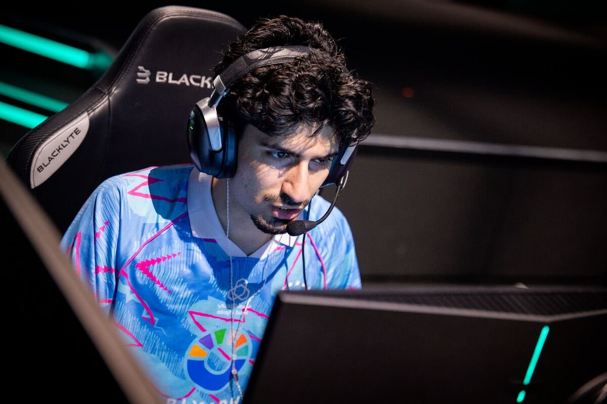 Elite Momo tweet media