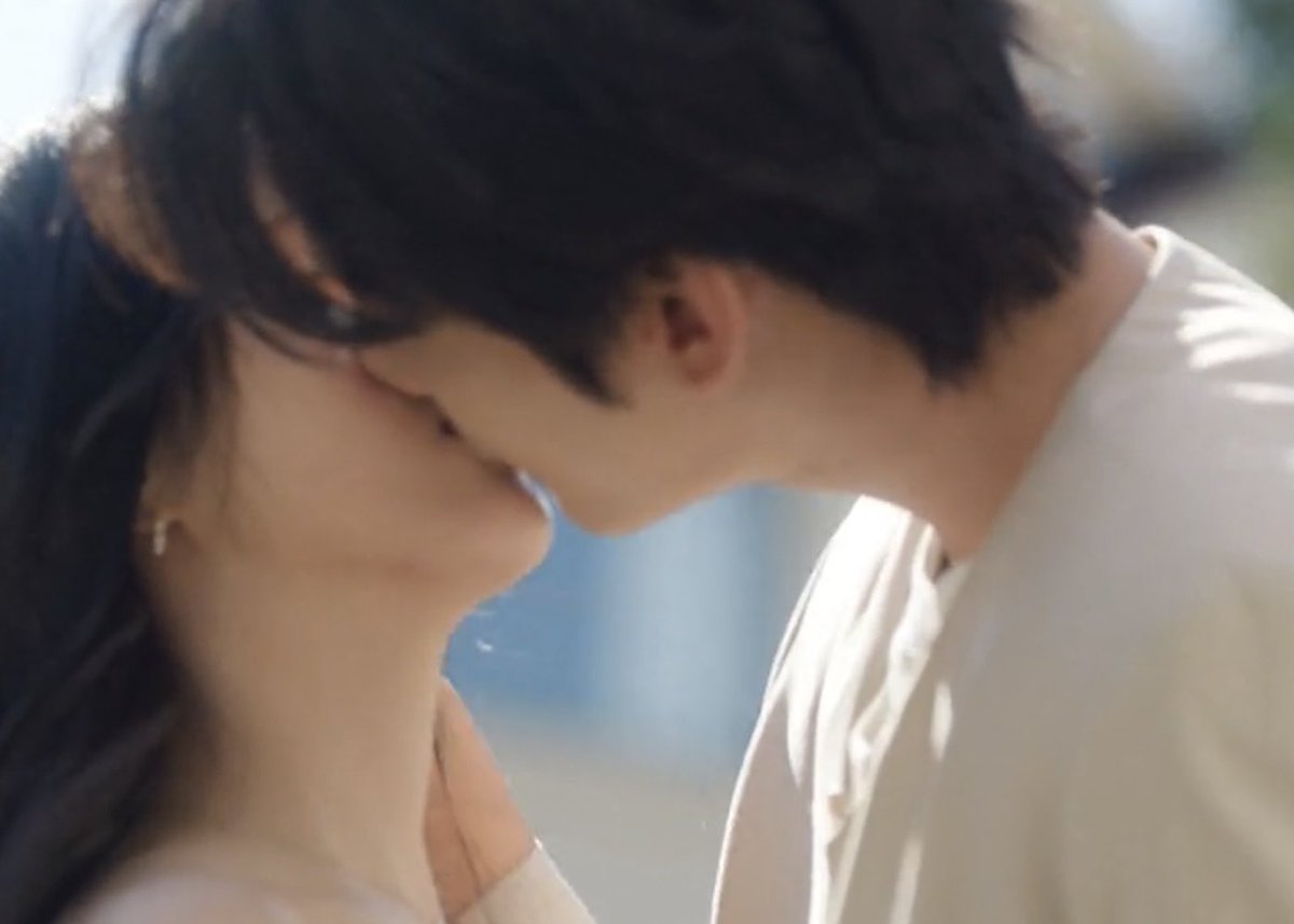 atcinemeral's tweet photo. im starting to think they communicate exclusively through kisses😭✋🏻 https://t.co/2S9p4RzxMy