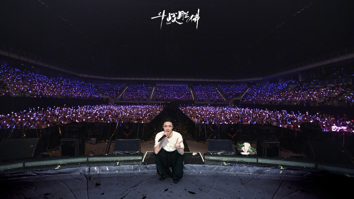 k_popped's tweet photo. [OFFICIAL PHOTOS] LAY ZHANG FLAWED CROWN - NEW ALBUM GLOBAL LISTENING EVENT in MALAYSIA

@layzhang @lay_studio #LAY #LayZhang #ZhangYixing #Yixing #张艺兴 #레이 #장이씽 #斗战胜佛 #LAYinKL #LAYinMY #FlawedCrowninMY https://t.co/xqiDNrWYzC