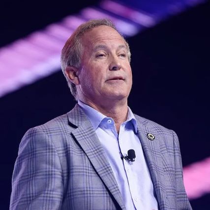 GOP__Ls's tweet photo. 🚨 Republican Senate candidate Ken Paxton is under fire after being caught touching his mistress in public.

His wife recently divorced him on "biblical grounds." https://t.co/kALTesoICV