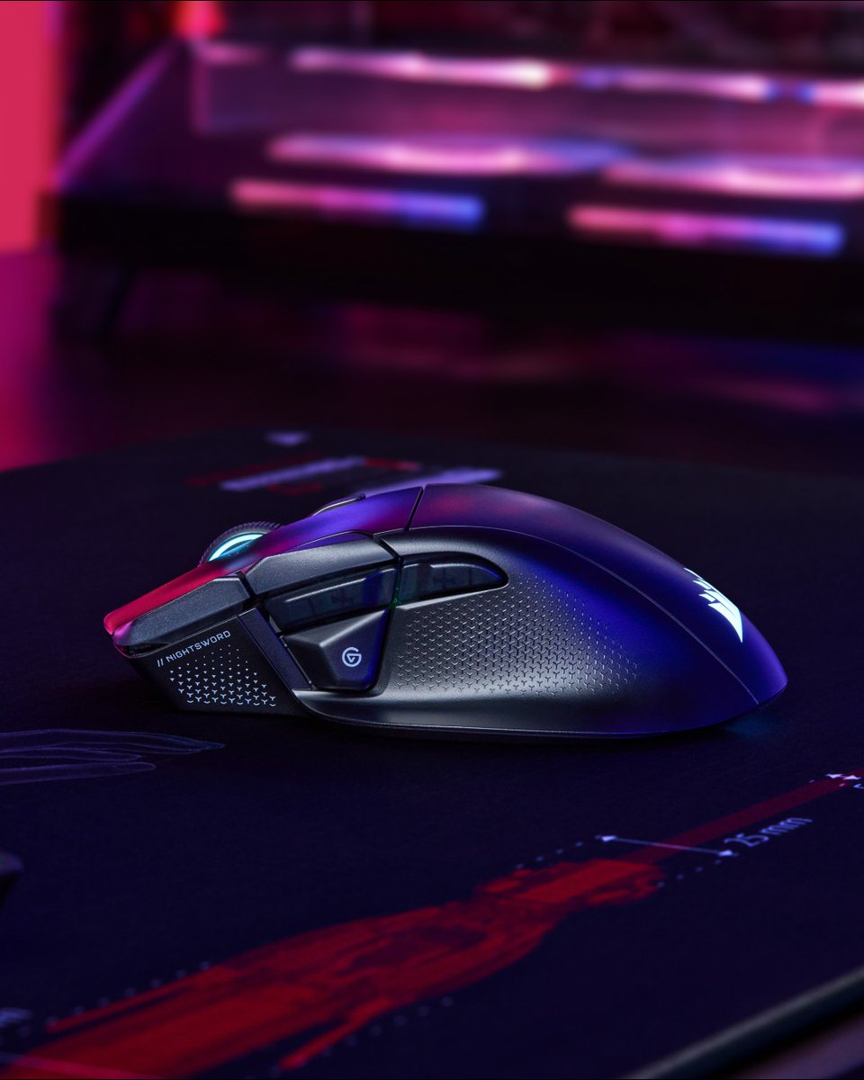 CorsairSpain's tweet photo. ¡El NIGHTSWORD llega pronto a un setup cerca de ti! Con un botón dedicado de lanzamiento para Stream Deck, este ratón te ofrece el máximo en eficiencia y control.

¿Qué estás asignando a tus botones de Stream Deck? 🤔 https://t.co/2UWoAccJo3