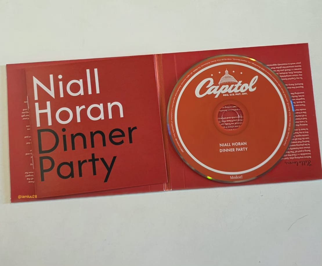 iamLuu28's tweet photo. @NiallOfficial 
Dinner party🧡 
Mi primera firma de Niall😭😭 https://t.co/xngESyRpo6