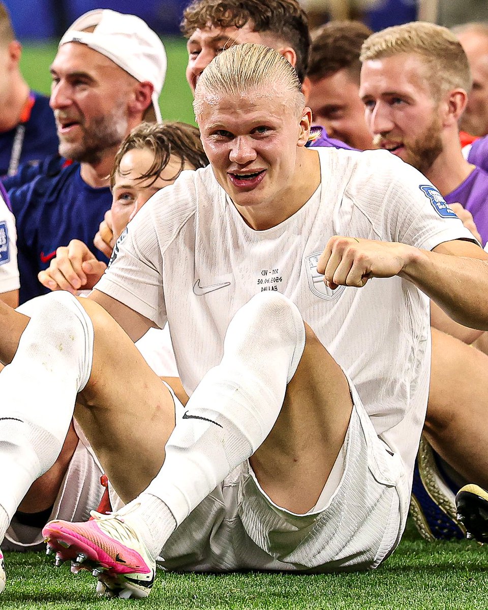 OneFootball's tweet photo. 😁🚣 https://t.co/gBiLurqFKa