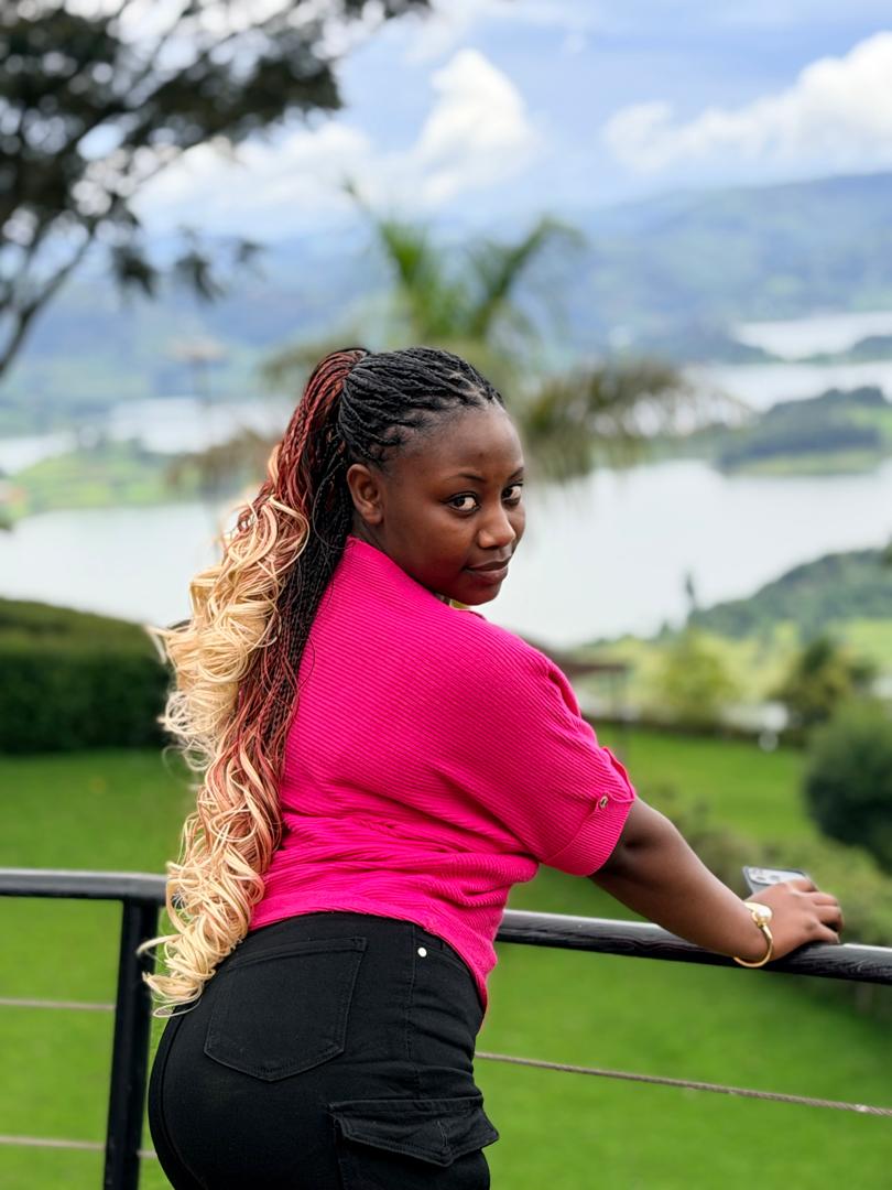 hillsfmkabale's tweet photo. What would you do if your family rejected your partner?
It @MsGradith  on the #hillsfmwindownshow

Stream live on https://t.co/YJcyobBfFV

#Takingyoutothetop
#freshhitsforkigezi https://t.co/EiI0L3ngr2