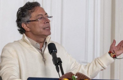 ElPensador75's tweet photo. 🚨Si Abelardo de la Espriella quiere extraditar a @petrogustavo presidente a EE.UU, NO se lo vamos a permitir, aquí somos más de 15 millones de colombianos dispuestos a defenderlo. Si o no 🇨🇴🙋? https://t.co/SmlvANBsUL