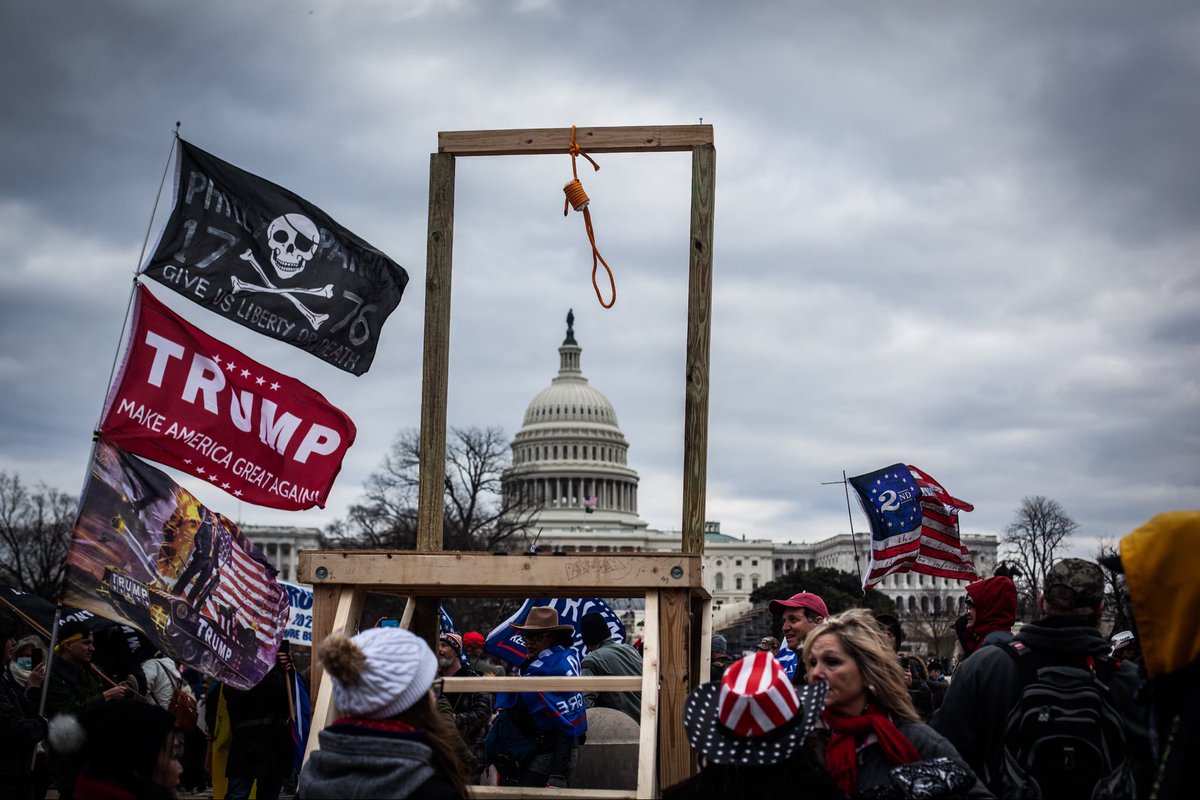 EuropeanTom's tweet photo. @DawnDeL82031880 @GavinNewsom What is it with MAGA and wanting to hang politicians? https://t.co/byIU4f0DBV