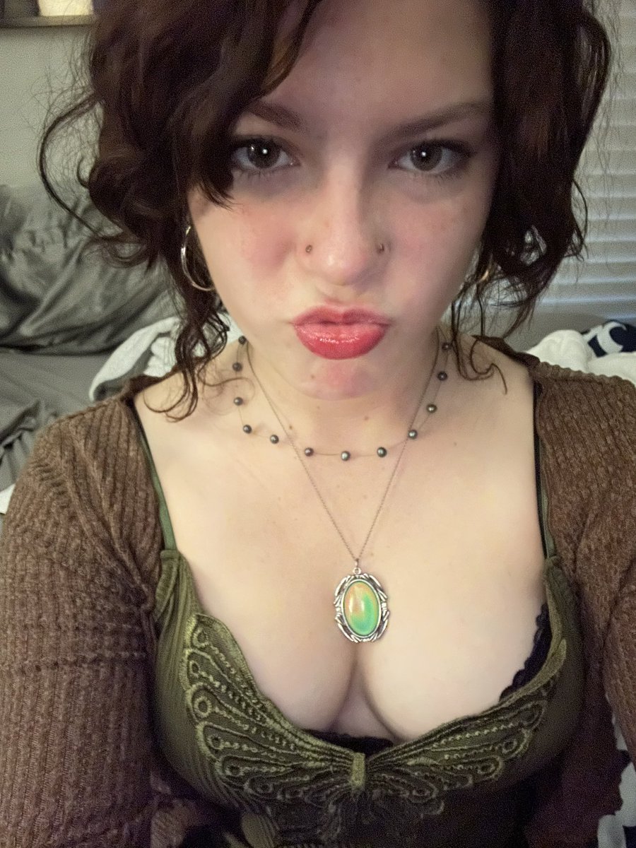 goonfuelmaster's tweet photo. Looking for people to take my ex-girlfriend from me. Make me give up her nudes, socials, info. Anything that you want... https://t.co/89RN5hLexQ