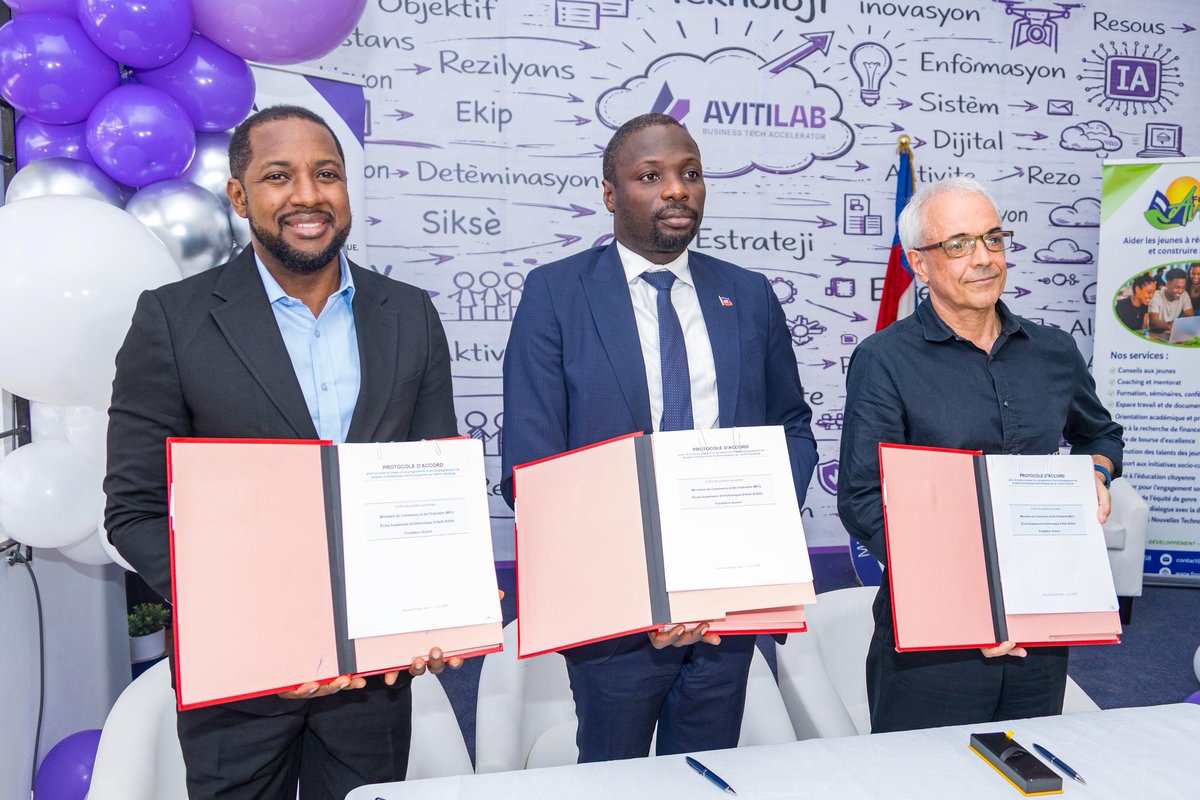 AyitiLab's tweet photo. 📸 Retour en images | Lancement officiel d'Ayiti Lab

La Fondation Avenir, le MCI et l'ESIH ont officiellement signé le protocole d'accord lançant Ayiti Lab, un nouveau pas vers l'innovation et l'entrepreneuriat en Haïti.

#AyitiLab #Innovation #Haïti https://t.co/oL8dnhQ7DD