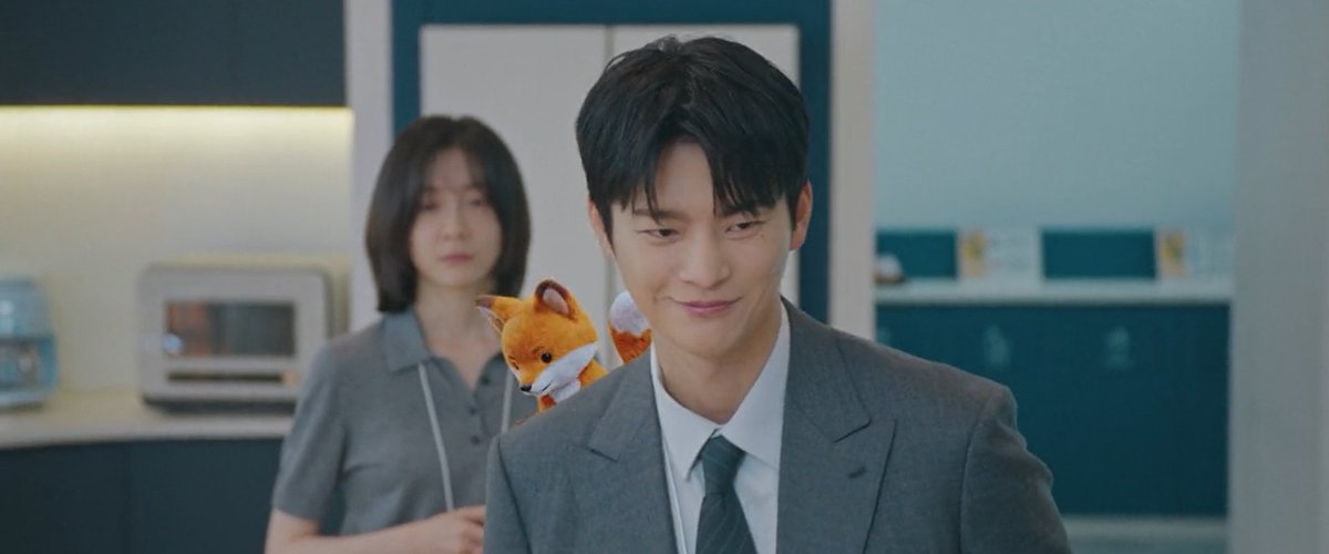 kdramamiss's tweet photo. the way siwoo turned around and secretly smiled https://t.co/QS2xalVPGZ