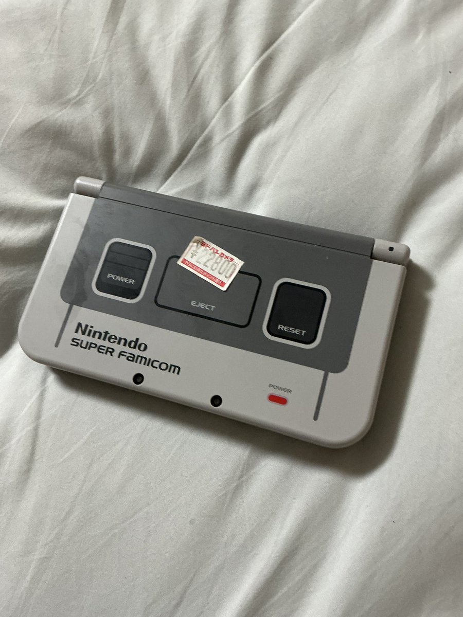 egazou1623's tweet photo. 博多ヨドバシで発売日に買った3DS
それをnew3DSに機種変し、長子が遊んでたから
15年分の思い出がつまっとるっちゃんねー
あら、来月は24歳の誕生日やん💦
#new3DSLL
#new3DSXL https://t.co/qZAnLPk2ih