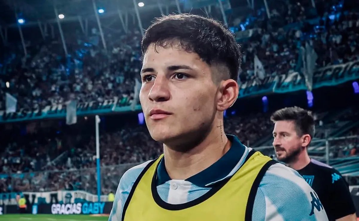 U. de Chile cerró el fichaje de Gonzalo Reyna, extremo argentino de 19  años, quien se convirtió en nuevo refuerzo azul para el segundo semestre.  El jugador llega como una apuesta de