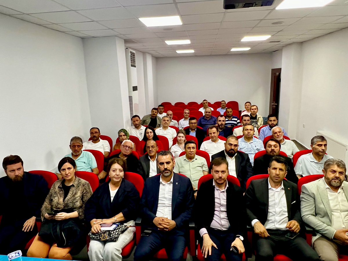 akyenimahalle06's tweet photo. Haftalık Olağan Yönetim Kurulu Toplantımız, İlçe Başkanımız @ekremyuce06 Başkanlığında İlçe Koordinatörümüz @ubeyithatipzade ‘in katılımıyla gerçekleştirildi. https://t.co/VQ22rFsbCt