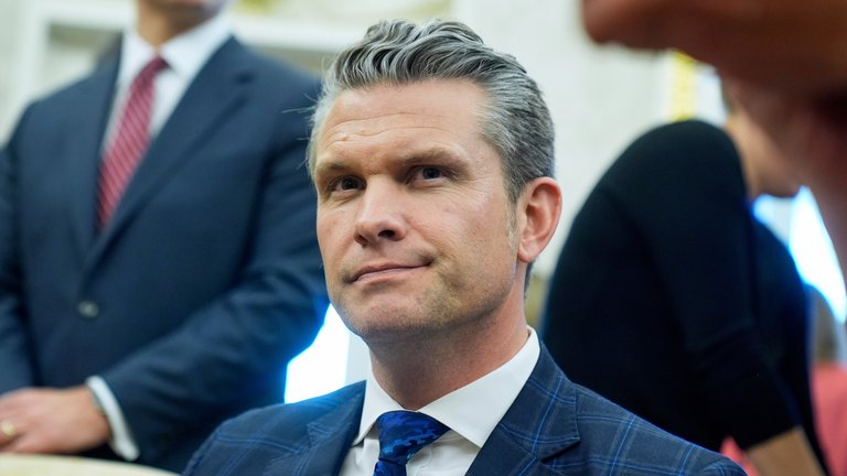 icenewz's tweet photo. @NickAlinia Vi behöver en Pete Hegseth som chef så vi får ordning &amp; reda!

Ut med korruption &amp; människor som är blåögda &amp; godtrogna som tror allt är fluffiga regnbågar &amp; kanelbullar i Sveriges alla myndigheter. Vi behöver raka rör, jävlar anamma och SUNT JÄKLA FÖRNUFT! https://t.co/VsOBD1j9sD