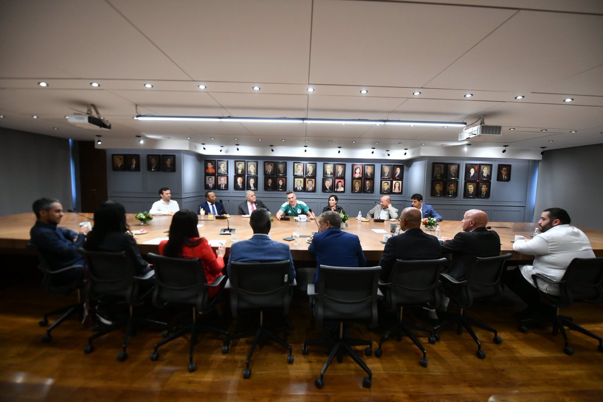 alitomorenoc's tweet photo. Recibí en la sede del @PRI_Nacional a la delegación de República Dominicana, que nos visita en el marco de la XLIII Reunión Plenaria de la COPPPAL. Fue un gusto darles la bienvenida y conversar sobre los desafíos que compartimos, así como sobre la importancia de fortalecer la cooperación entre nuestros países y las fuerzas políticas democráticas de nuestra región.