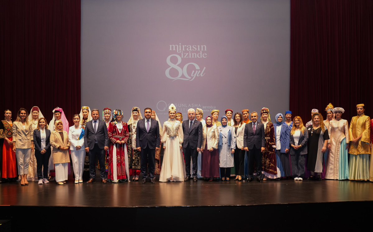 TC_istanbul's tweet photo. Türk el sanatlarını geliştirmek amacıyla kurulan ilk enstitü olan Beyoğlu Refia Övüç Olgunlaşma Enstitüsü, 2025-2026 Eğitim Öğretim yılında, 80. yıl dönümünü kutluyor.

Beyoğlu Kaymakamlığı’nın bu kapsamda düzenlediği kutlama programı;

Valimiz Davut Gül, Beyoğlu Kaymakamı Abdullah Atakan Atasoy, İl Millî Eğitim Müdürü Doç. Dr. Murat Mücahit Yentür, öğretmenler ve kursiyerlerin katılımı ile gerçekleştirildi.

@gul_davut

📍Beyoğlu