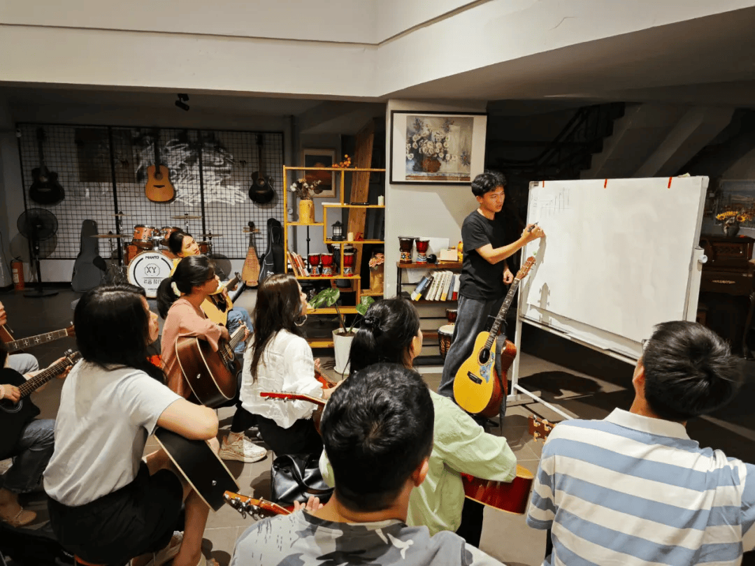 1963Kohazi's tweet photo. [Campus Music Club's acoustic busking this Friday 5PM at the central square! Free songs, warm vibes u0026 homemade cookies—come groove with us!]， https://t.co/2pmMDv9Avn