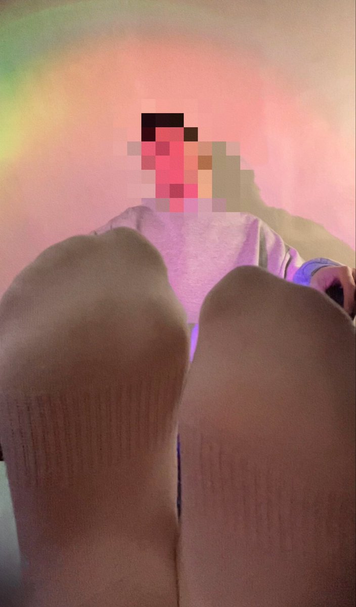 Toby_SoftBoy's tweet photo. First post here,DM is open for everyone ...
more explicit content in the replies👇🏼🔞
#whitesocks #malefeet #femboy #twink https://t.co/GMd9U1HHBX