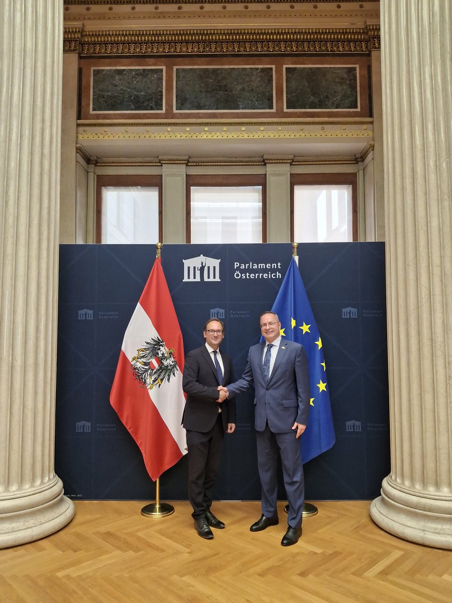 ZygisPavilionis's tweet photo. Thank you so much @MinnichAndreas @brand_rede @Stoegmueller for such wonderful treat at @OeParl We stand #United4Ukraine ✊️✊️✊️ https://t.co/RUBpbGUzkU