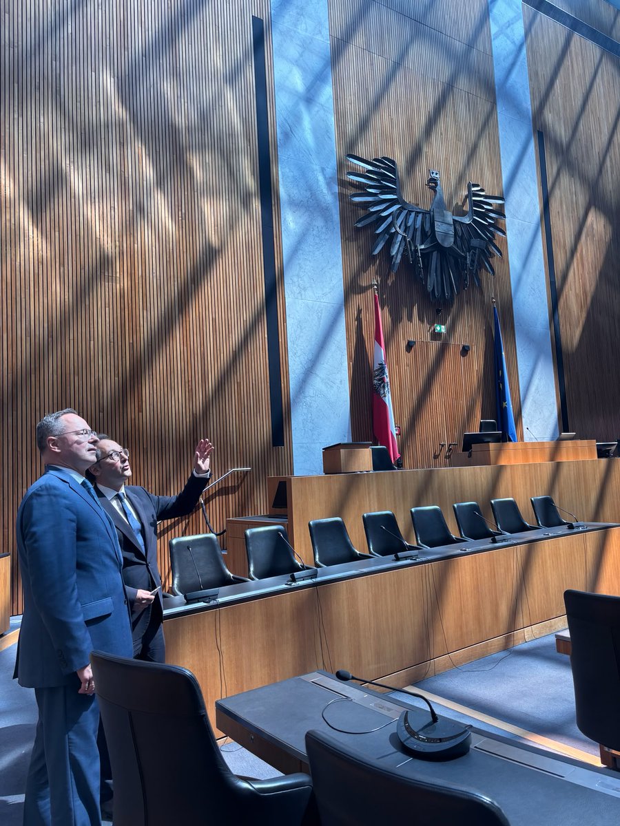 ZygisPavilionis's tweet photo. Thank you so much @MinnichAndreas @brand_rede @Stoegmueller for such wonderful treat at @OeParl We stand #United4Ukraine ✊️✊️✊️ https://t.co/RUBpbGUzkU