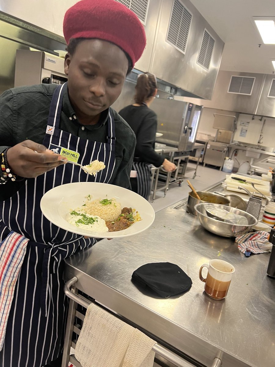 Sparrowuganda1's tweet photo. You may want to rethink about your chef 👨‍🍳 coz champ  #sparrowuganda is none to be compared to 🤫😅 pls feed well coz it’s important 😇 https://t.co/aPqkyomPyA