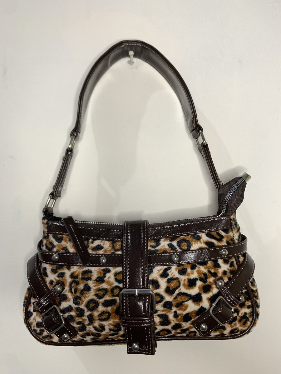 rxl_az9's tweet photo. wts tas coya, yona bag, leopard
70k
minus bulet-bulet hilang satu
https://t.co/Whc3wnwMKB https://t.co/SBbDDCdAXe