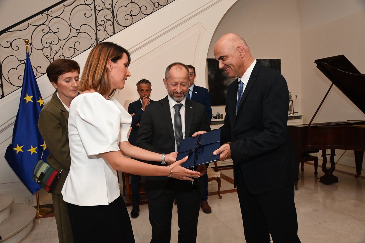 alain_berset's tweet photo. Europe's strength lies not in uniformity, but in democracies that each contribute their own history and traditions to our common future.

A pleasure to welcome the Heads of State of San Marino, Alice Mina and Vladimiro Selva, and Minister Teodoro Lonfernini to Strasbourg.

Together, we continue to strengthen our shared European home.