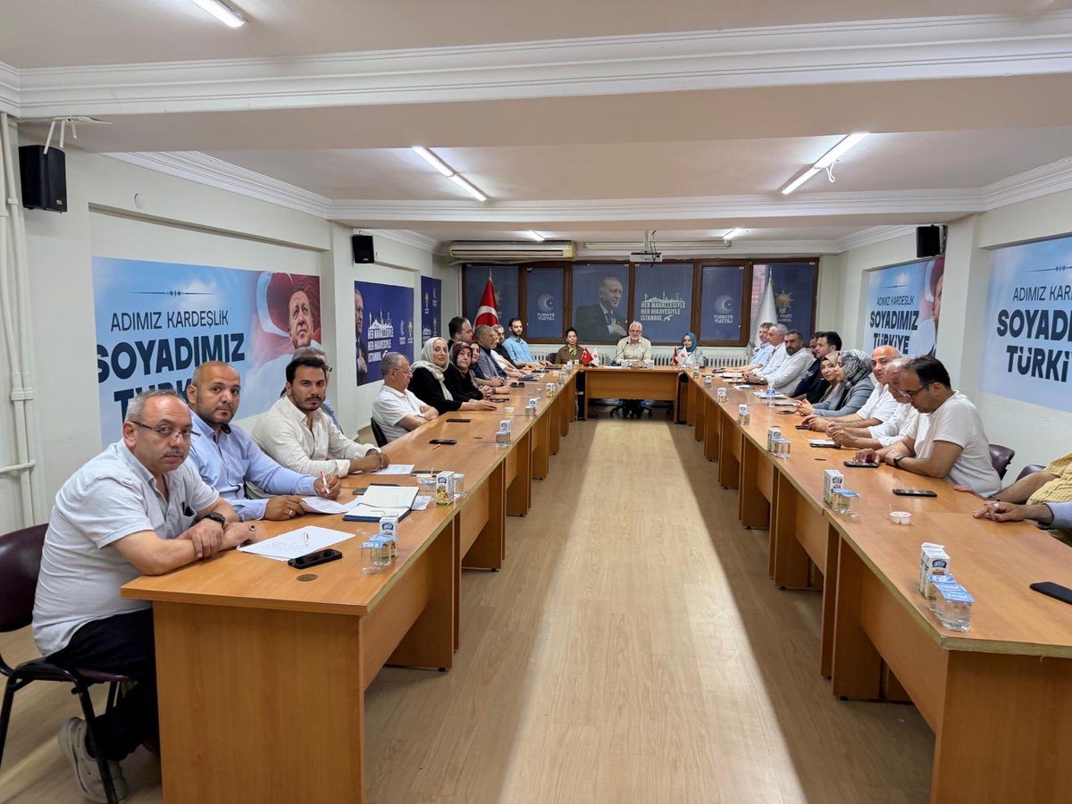 akkadikoy's tweet photo. Haftalık olağan Yürütme ve Yönetim Kurulu Toplantımızı, İlçe Başkanımız Sayın Orhan KAHYA’nın başkanlığında, ilçe başkanlığımızda gerçekleştirdik.

@orhan_kahya 
@akpartiistanbul 
@abdullahozdemir 
@mehmetsahinbsk 
@izeynepbulbul https://t.co/yDXQRcMvR0