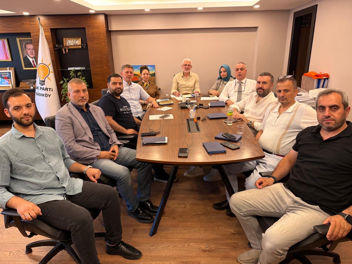 akkadikoy's tweet photo. Haftalık olağan Yürütme ve Yönetim Kurulu Toplantımızı, İlçe Başkanımız Sayın Orhan KAHYA’nın başkanlığında, ilçe başkanlığımızda gerçekleştirdik.

@orhan_kahya 
@akpartiistanbul 
@abdullahozdemir 
@mehmetsahinbsk 
@izeynepbulbul https://t.co/yDXQRcMvR0