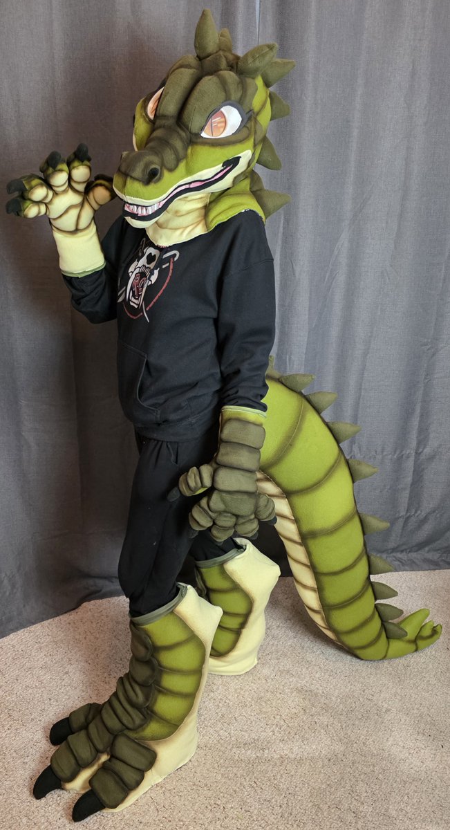 RitzCostumes's tweet photo. Croc lady premade for sale!
I'm selling her as a custom fit fullsuit! Head fits up to 23.5 inches, hands fit all but XL, feet up to size 14 mens.
Completion as early as August if paid off! Short payment plans okay.
Asking $7K! Shares much appreciated! https://t.co/23lD0O8nzL