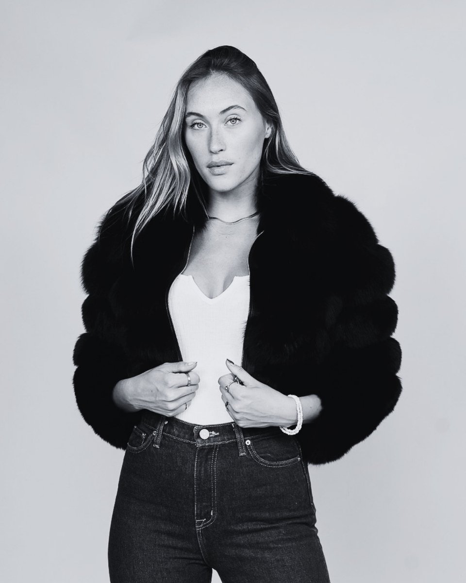 furhatworld's tweet photo. The kind of jacket that instantly transforms the outfit.

Sophisticated, bold, and effortlessly chic—the perfect finishing touch for day or night. ✨ #FoxFur #LuxuryFashion #CroppedJacket #StatementStyle https://t.co/JJAOWS8fd8
