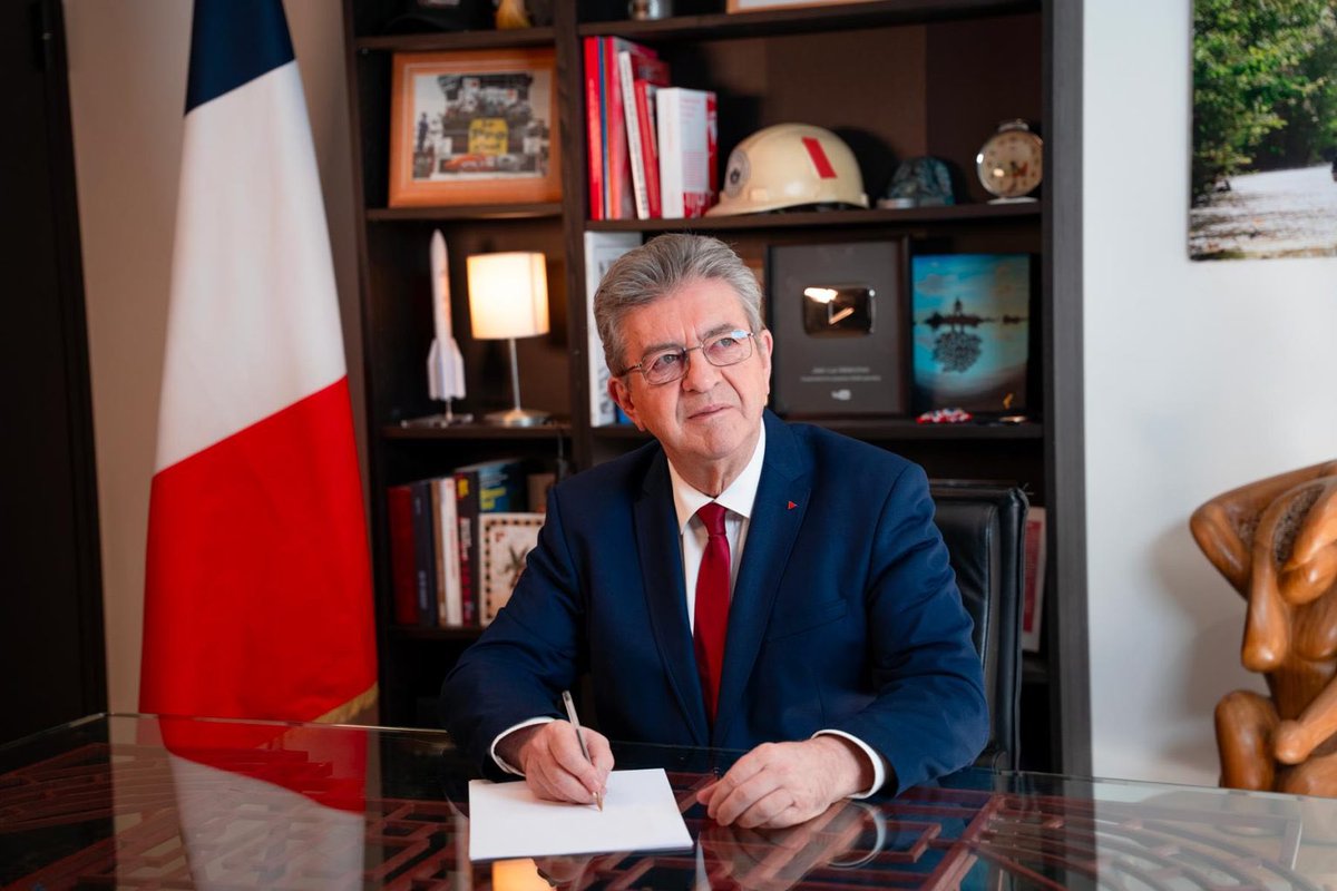 union_populair's tweet photo. Le 2 mai 2027 Jean-Luc Mélenchon sera notre président https://t.co/ATkkWfAzBL
