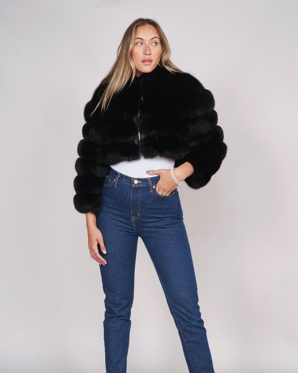 furhatworld's tweet photo. The kind of jacket that instantly transforms the outfit.

Sophisticated, bold, and effortlessly chic—the perfect finishing touch for day or night. ✨ #FoxFur #LuxuryFashion #CroppedJacket #StatementStyle https://t.co/JJAOWS8fd8