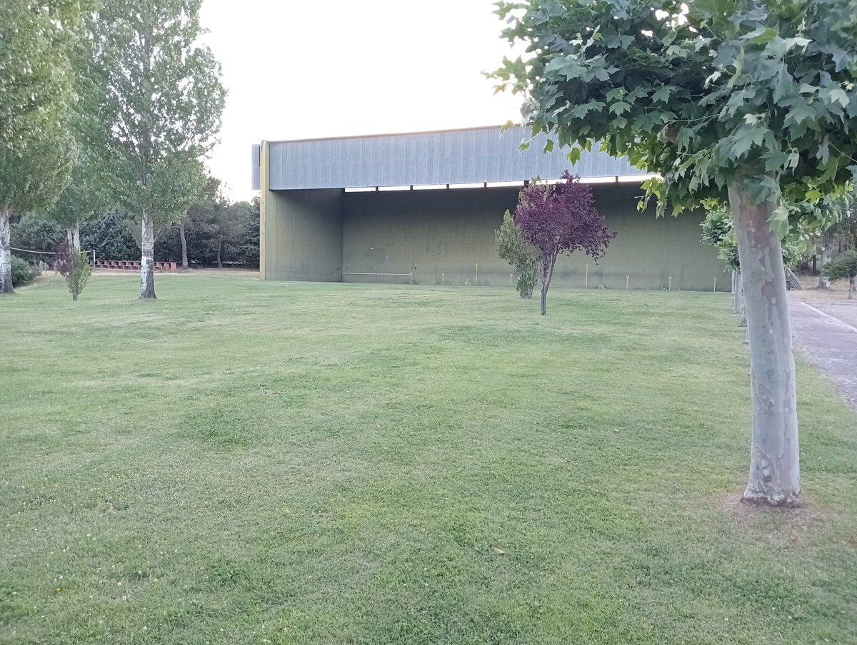 Tardelcuendenws's tweet photo. Todo preparado para la apertura de las piscinas de #Tardelcuende mañana.
Polideportivo #AbelAnton. https://t.co/6FuX70vFhq