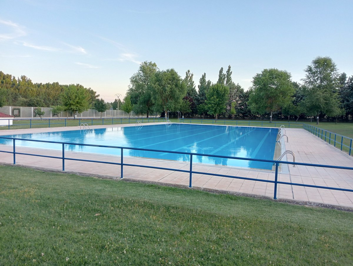 Tardelcuendenws's tweet photo. Todo preparado para la apertura de las piscinas de #Tardelcuende mañana.
Polideportivo #AbelAnton. https://t.co/6FuX70vFhq