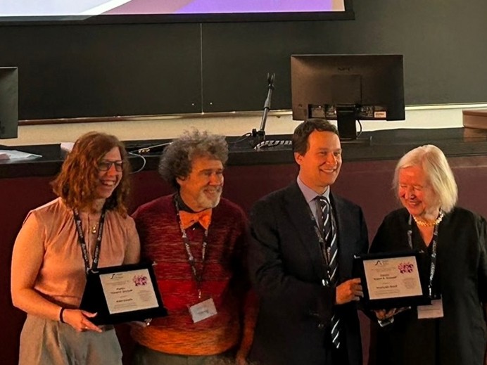 uniud's tweet photo. 🏆 La @SocChimIta premia la ricercatrice Uniud Maila Danielis

La giovane studiosa ha ricevuto il Premio "Robert Karl  Grasselli" per i suoi studi di #chimica industriale su materiali a ridotto impatto ambientale per la trasformazione dei gas serra.

➡️https://t.co/H67Noe5KkV https://t.co/vAErW7dt8d